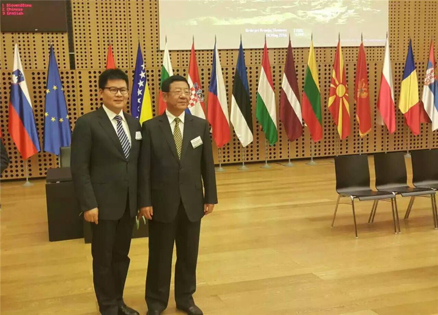 大衛董事長蔣衛與國家林業局局長張建龍合影.jpg